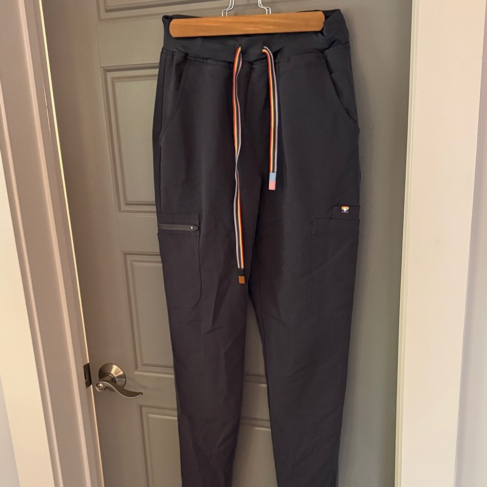 Women’s scrub joggers